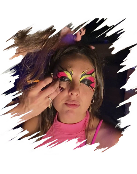 4 hours Make-up artist